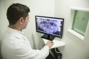 oferta implanturi dentare
